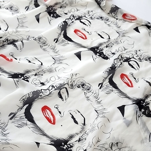 Le Chateu Marilyn Monroe Sketch Scarf Semi Sheer Red Lips Lightweight Semi Sheer - Picture 3 of 8
